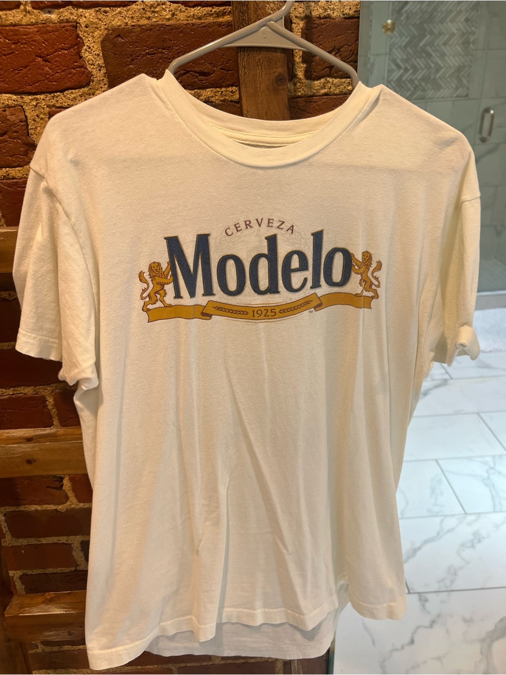 Modelo Tee